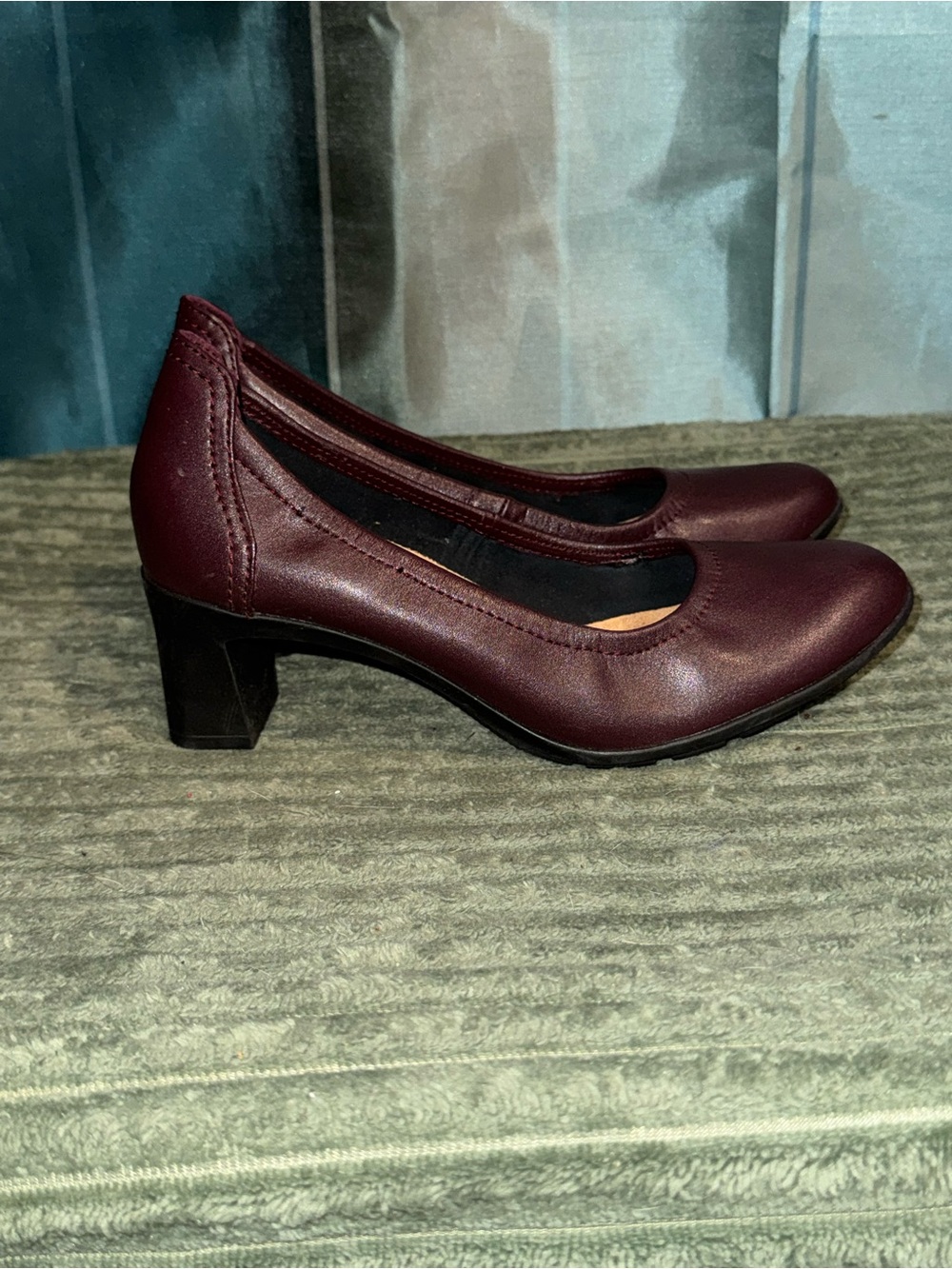 Clarks Women's Burgundy Mid Block Heel Pumps